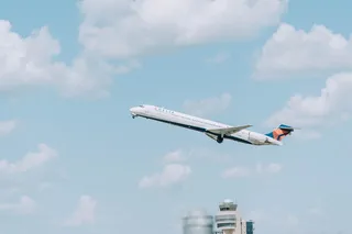 飞机飞行，三角洲，飞机，飞机，飞机，云，天空，机场