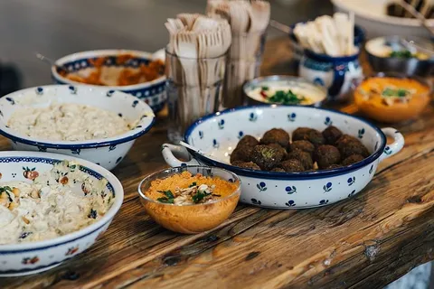 传统的中东羊肉科夫塔晚餐 传统的中东羊肉科夫塔晚餐