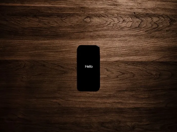 打开黑色Iphone 7显示Hello