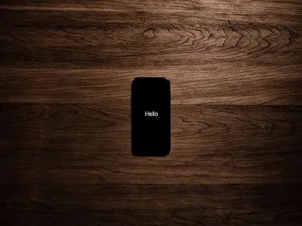 打开黑色Iphone 7显示Hello