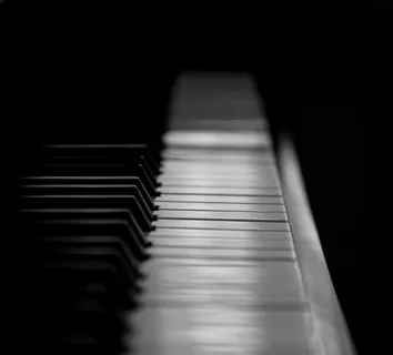 白色paino的浅焦点