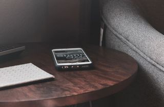 美国，橙色，杯垫，椅子，桌子，iphone，科技，通讯