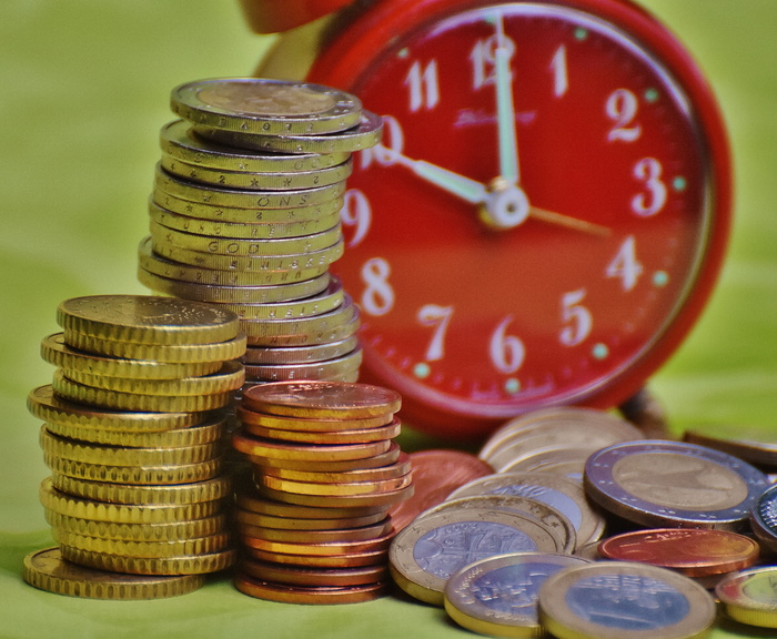 时间就是金钱、硬币、货币、欧元、现金和现金等价物、储备、财务、价值