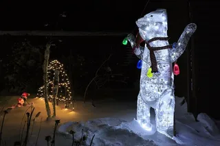 明亮快乐的圣诞灯