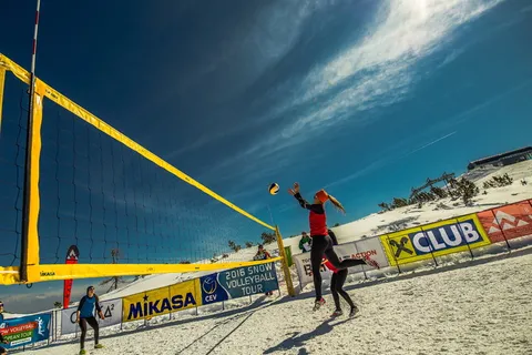 人们打排球, 排球, 雪排球, 滑雪排球, 运动, 排球, 团队运动, 球类运动