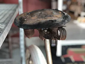 加拿大，汉密尔顿，里奇路136号，自行车，铁锈，皮革，座椅，自行车