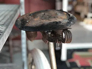 加拿大，汉密尔顿，里奇路136号，自行车，铁锈，皮革，座椅，自行车