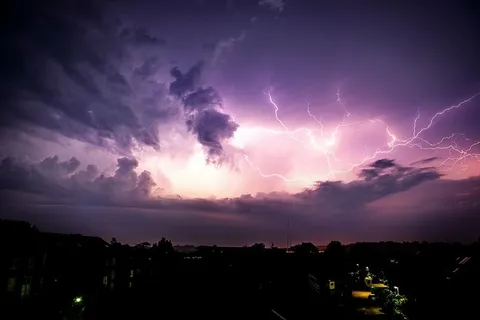 黑色、天空、雷声、天气、明斯特、闪电、威斯特法伦、天气情绪 黑色、天空、雷声、天气、明斯特、闪电、威斯特法伦、天气情绪