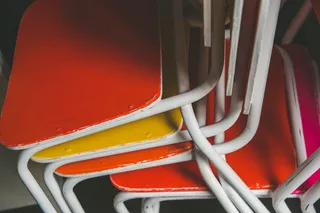 椅子，钢，金属，红色，无人，特写，白天，连接