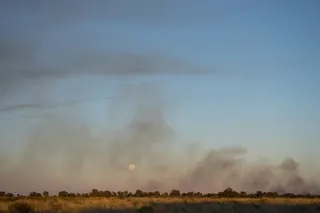 澳大利亚、乌鲁鲁、彼得曼、月亮、烟雾、自然、日落、蓝色