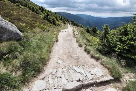 山里的徒步小径