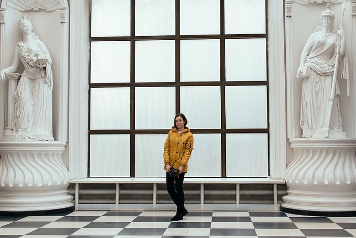 建筑、艺术、室内、雕塑、雕像、女人、一个人、全长