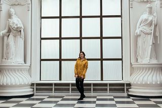 建筑、艺术、室内、雕塑、雕像、女人、一个人、全长