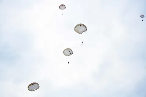 跳伞运动员,跳伞,运动,蓝色,跳水,极限,坠落,飞行 跳伞运动员,跳伞,运动,蓝色,跳水,极限,坠落,飞行