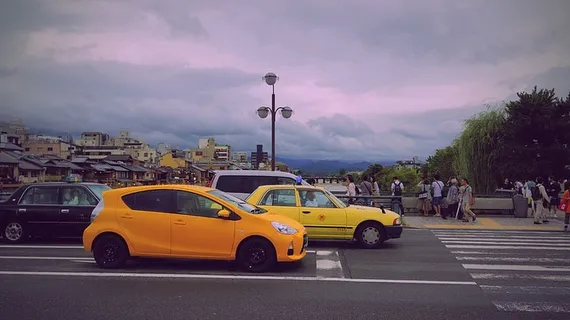 汽车、人行横道、行人、人、街道、交通、城市、车辆 汽车、人行横道、行人、人、街道、交通、城市、车辆