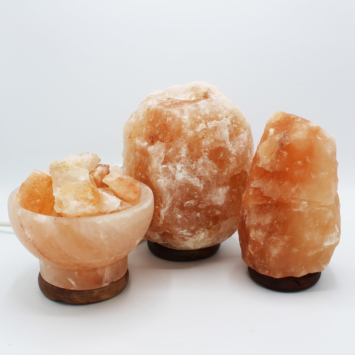 盐灯喜马拉雅粉，粉盐，盐灯，食品和饮料，食品，白色背景，摄影棚拍摄，室内