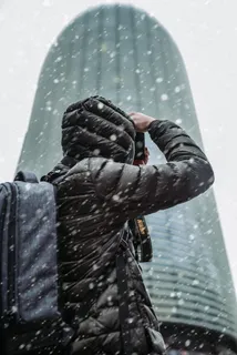 下雪时穿冬衣的人 下雪时穿冬衣的人