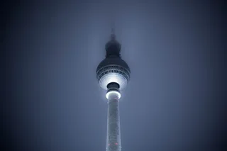 柏林，德国，柏林fernsehturm，fernsehturm，tower，television tower，fog，night