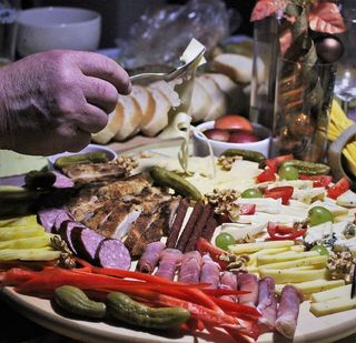食品，奶酪，肉类，蔬菜，葡萄，火腿，美味，食品和饮料