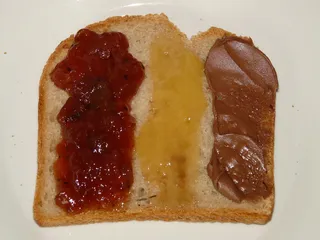 面包，早餐，配料，果酱，蜂蜜，坚果，吃，吐司