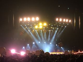 舞台、灯光、气球、音乐、人物、音乐会、娱乐、摇滚