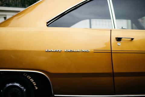 黄色车辆特写照片