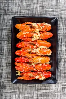 食物，烹饪，晚餐，午餐，晚餐，大蒜小龙虾，食物和饮料，直接在上面