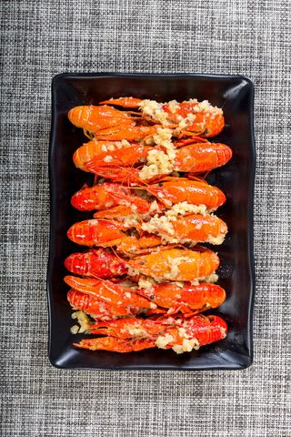 食物，烹饪，晚餐，午餐，晚餐，大蒜小龙虾，食物和饮料，直接在上面