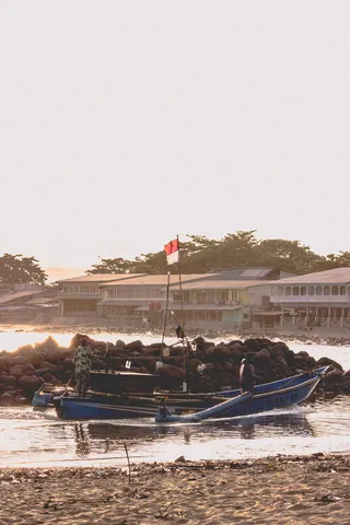 印尼，桑托洛海滩，日落，海滩，船，当地，国旗，渔民