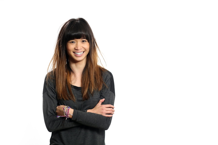 女士，穿着，灰色，黑色，大圆领，长袖，衬衫，站立