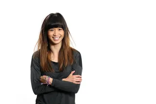 女士，穿着，灰色，黑色，大圆领，长袖，衬衫，站立