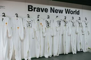 画廊里的各种艺术作品