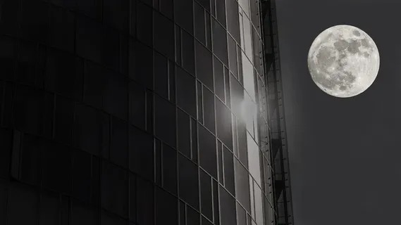 月亮、摩天大楼、反光、玻璃立面、光、影、立面、办公楼 月亮、摩天大楼、反光、玻璃立面、光、影、立面、办公楼