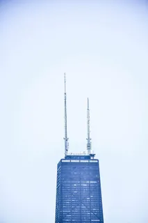 蓝色的高层建筑，塔，建筑，白色，云，蓝色，天空，建筑