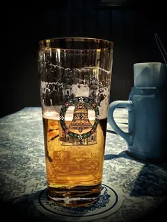 啤酒、餐厅、巴伐利亚、饮料、下班后、舒适、茶点、食品和饮料 啤酒、餐厅、巴伐利亚、饮料、下班后、舒适、茶点、食品和饮料