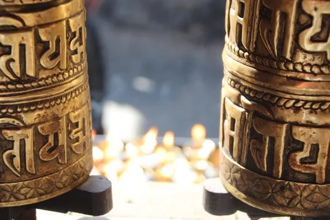 虔诚,om mani padme hum,尼泊尔,特写,聚焦前景,无人,文字,白天 虔诚,om mani padme hum,尼泊尔,特写,聚焦前景,无人,文字,白天