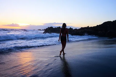 女人,站立,海岸线,金色,时间,海洋,海洋,水 女人,站立,海岸线,金色,时间,海洋,海洋,水