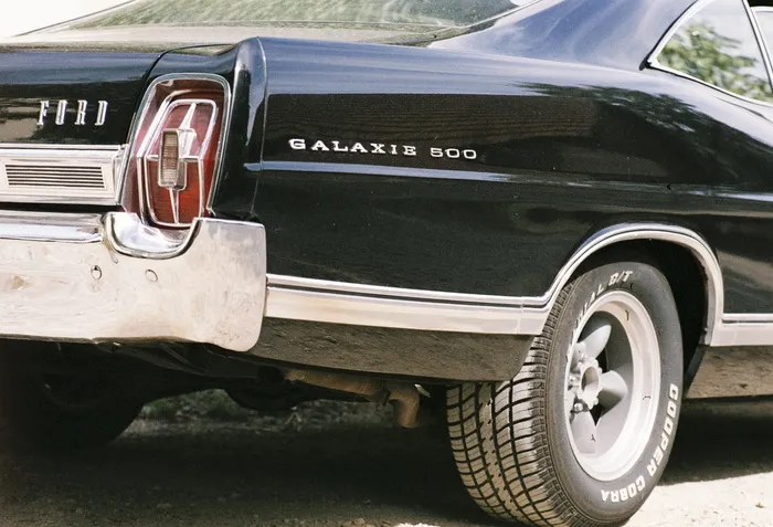 黑色福特Galaxie 500