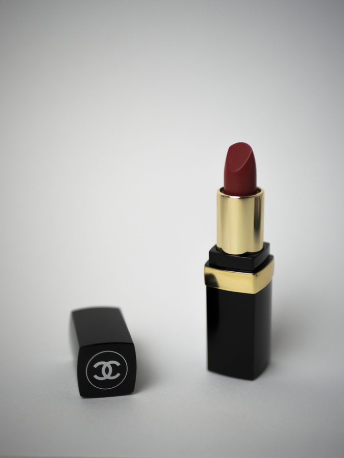 工作室拍摄，室内，无人，复制空间，静物，口红，灰色背景，技术