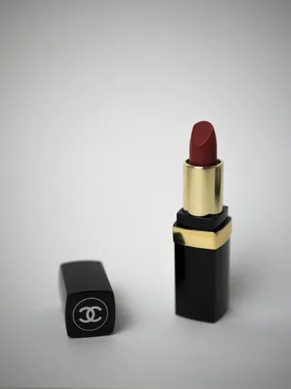 工作室拍摄，室内，无人，复制空间，静物，口红，灰色背景，技术