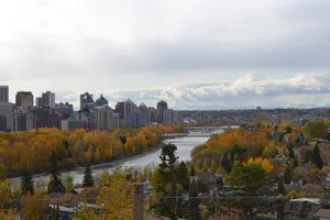 卡尔加里，落矶山脉，加拿大，河流，秋天，城市，景观，云