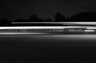 灰度摄影、结构、灯光、黑暗、夜间、单色、建筑、墙壁