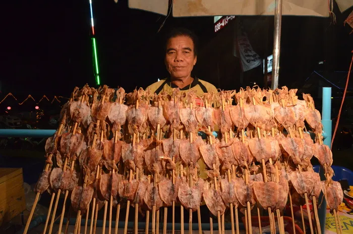 食品，鱿鱼，烤鱿鱼，一人，食品和饮料，真人，职业，新鲜度