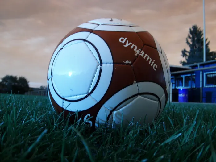 草地、蓝色、足球、体育场、运动设备、球、屏幕截图、电脑壁纸