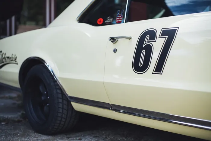 停放的白色车辆，汽车，编号，古董，旧，67，车轮