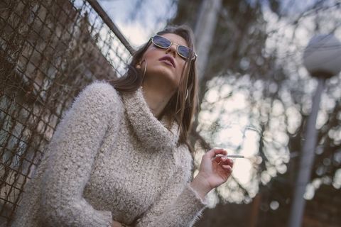 服装，服装，配件，太阳镜，配件，毛衣，人，人