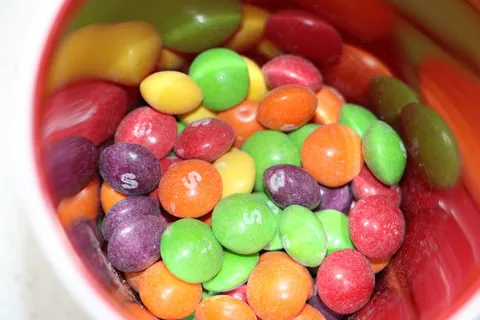 smarties、糖果、彩色、巧克力扁豆、食品、食品和饮料、多色、甜食 smarties、糖果、彩色、巧克力扁豆、食品、食品和饮料、多色、甜食