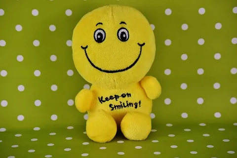 黄色，黑色，毛绒，玩具，笑脸，背景，点，搞笑