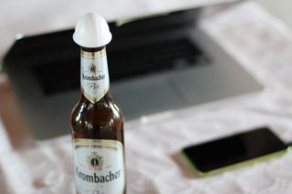 工作，Feierabend，啤酒，掌舵，下班后，Feierabend啤酒，建筑工人，瓶子