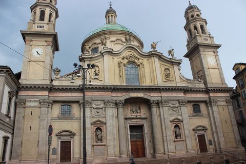 米兰,米兰,教堂,建筑,建筑结构,建筑外观,低角度视图,天空 米兰,米兰,教堂,建筑,建筑结构,建筑外观,低角度视图,天空